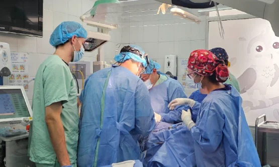 Innovadora cirugía en la unidad neonatal permitió adaptar nuestros procesos a la@4x
